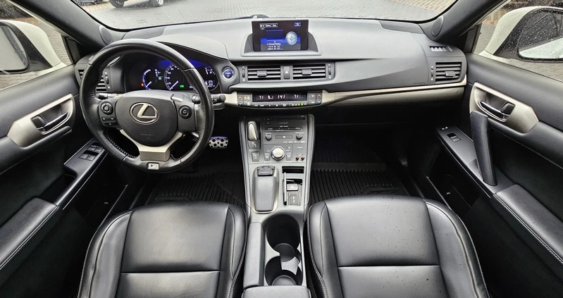 Lexus CT cena 62000 przebieg: 115000, rok produkcji 2016 z Rzeszów małe 137